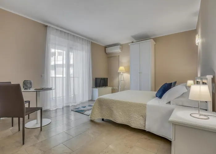 Asso Ospedale 公寓式酒店 3*